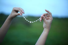 Cargar imagen en el visor de la galería, Pulsera Perlas
